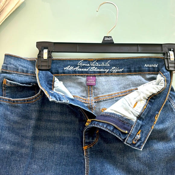 Gloria Vanderbilt All-Around Slimming Effect Amanda Jeans - Picture 3 of 3